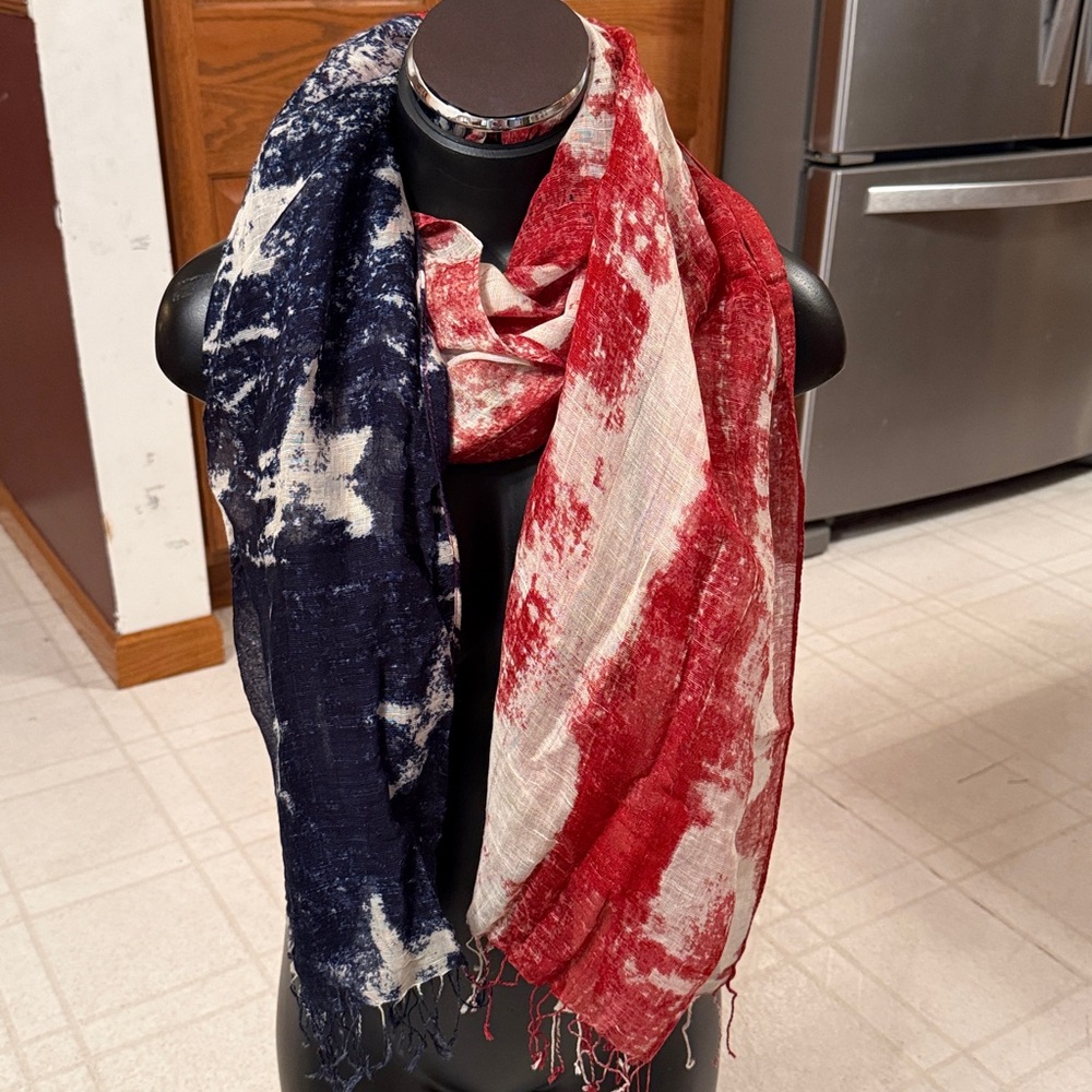 Americana scarf with fringe.